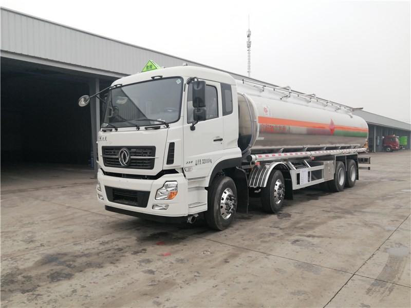 29.7方：東風天龍前四后八運油車